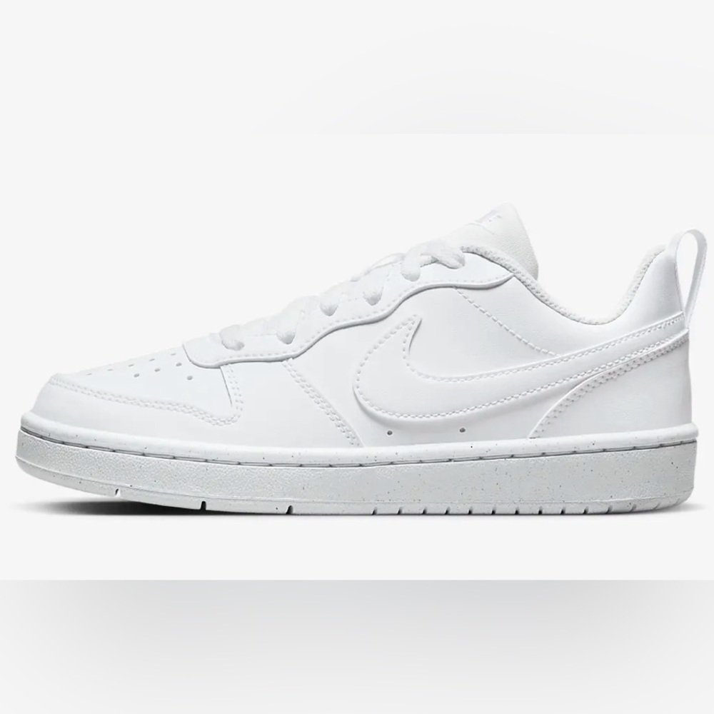 Boys Nike White Shoes size 5